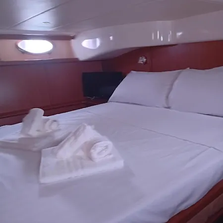 Boat Hotel na wodzie Bari