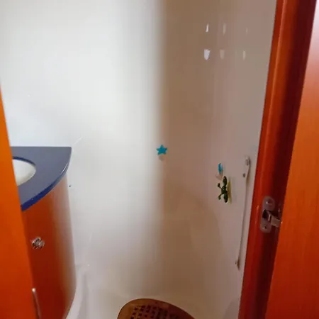 ספינת מלון Boat *